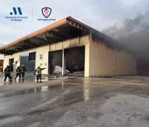 Incendio nave taller camiones El Trapiche